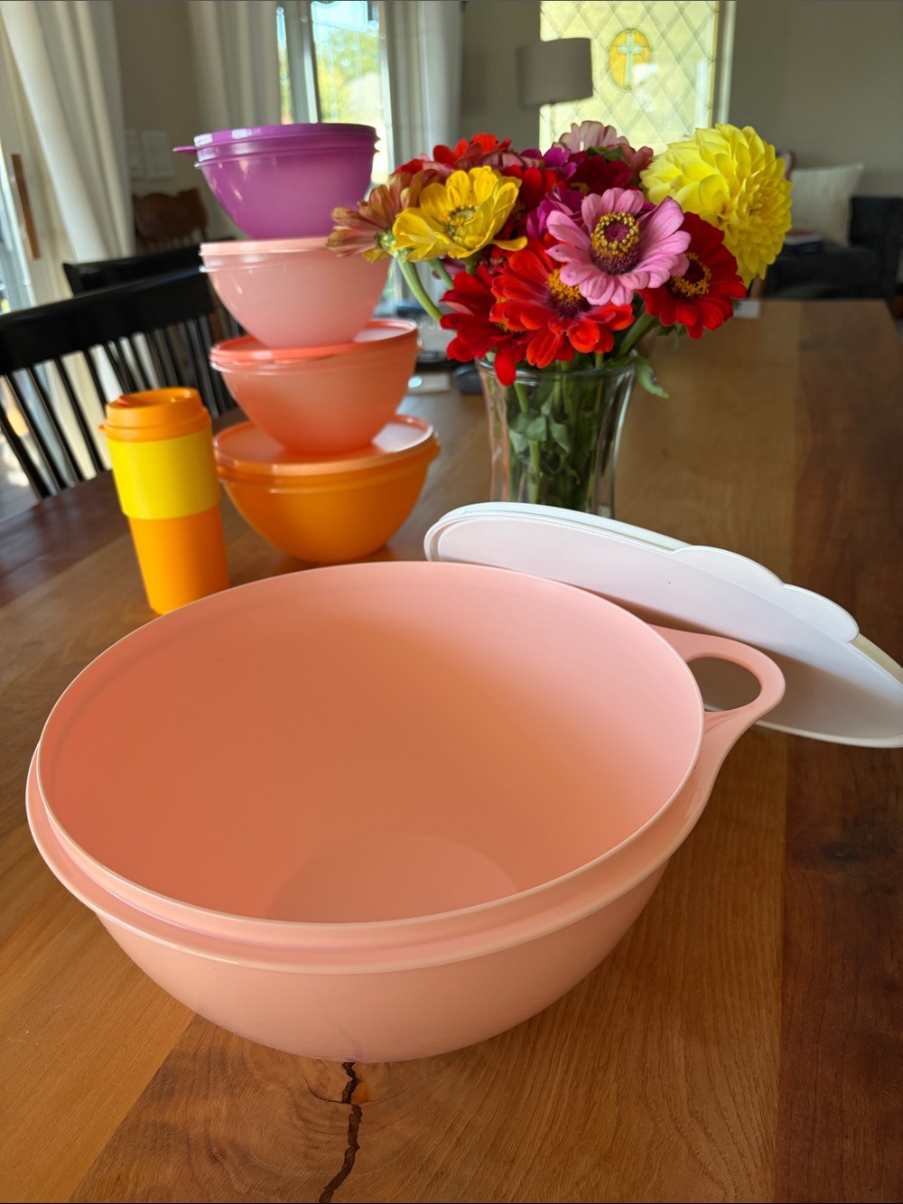 Tupperware That’s A Bowl soft pink & white stacking mixing serving brand new